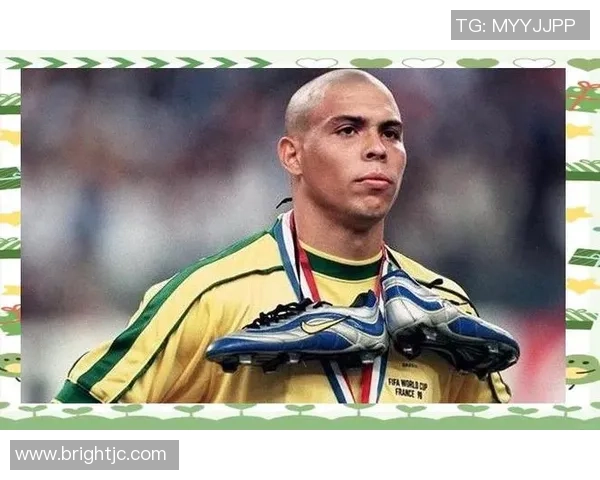 揭秘足球明星42号的真实身份与辉煌成就分析